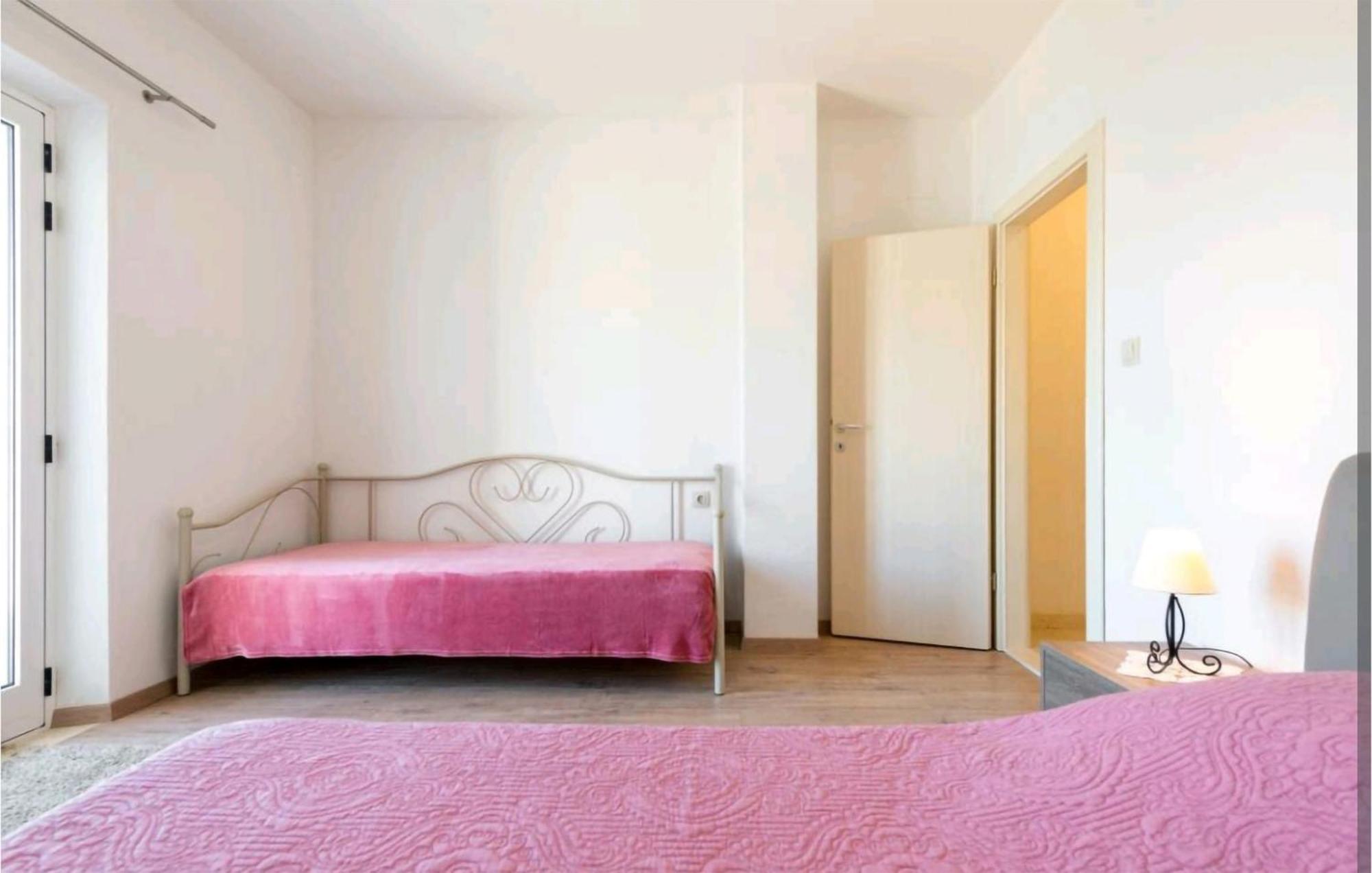 Amazing Apartment In Selca With Wifi ภายนอก รูปภาพ